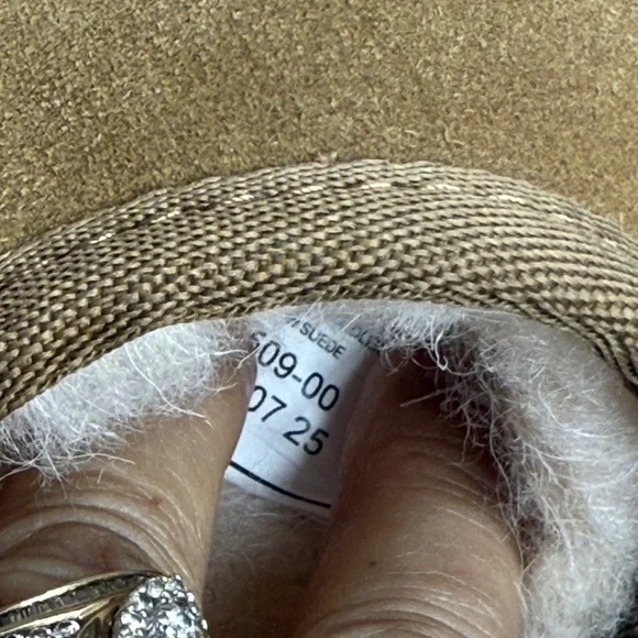 (S4) Bearpaw platform slippers, size 10, new, made of sheepskin, warm and cozy. - Picture 7 of 11